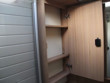 Bürstner BUT569 Nexxo T569 | Vast Bed | Kleine Camper| Elektrische Trap| Douche|